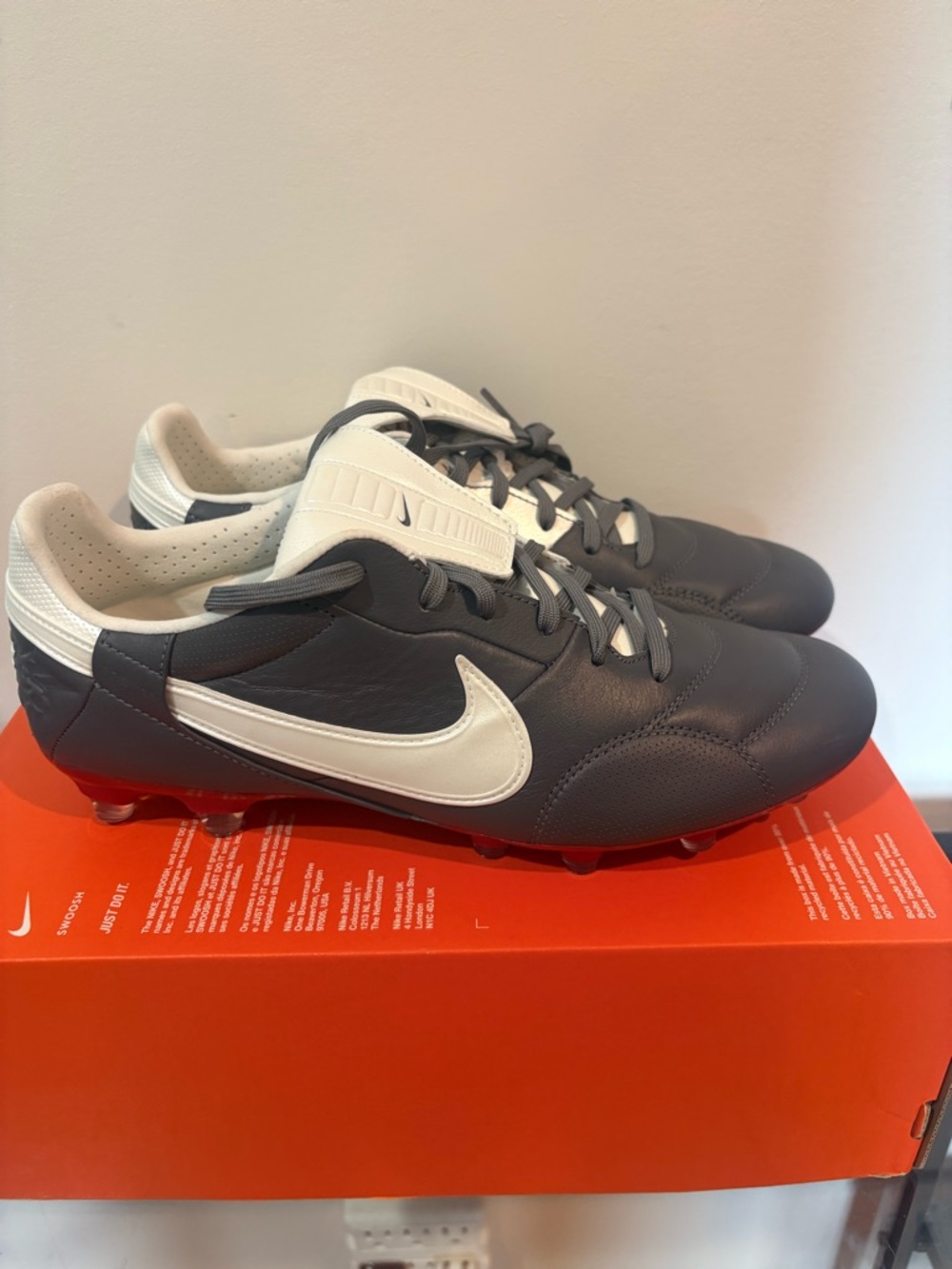 NEW Nike Men's 9.5 Premier III FG Graphite Grey Red Soccer Cleats HM0265-003